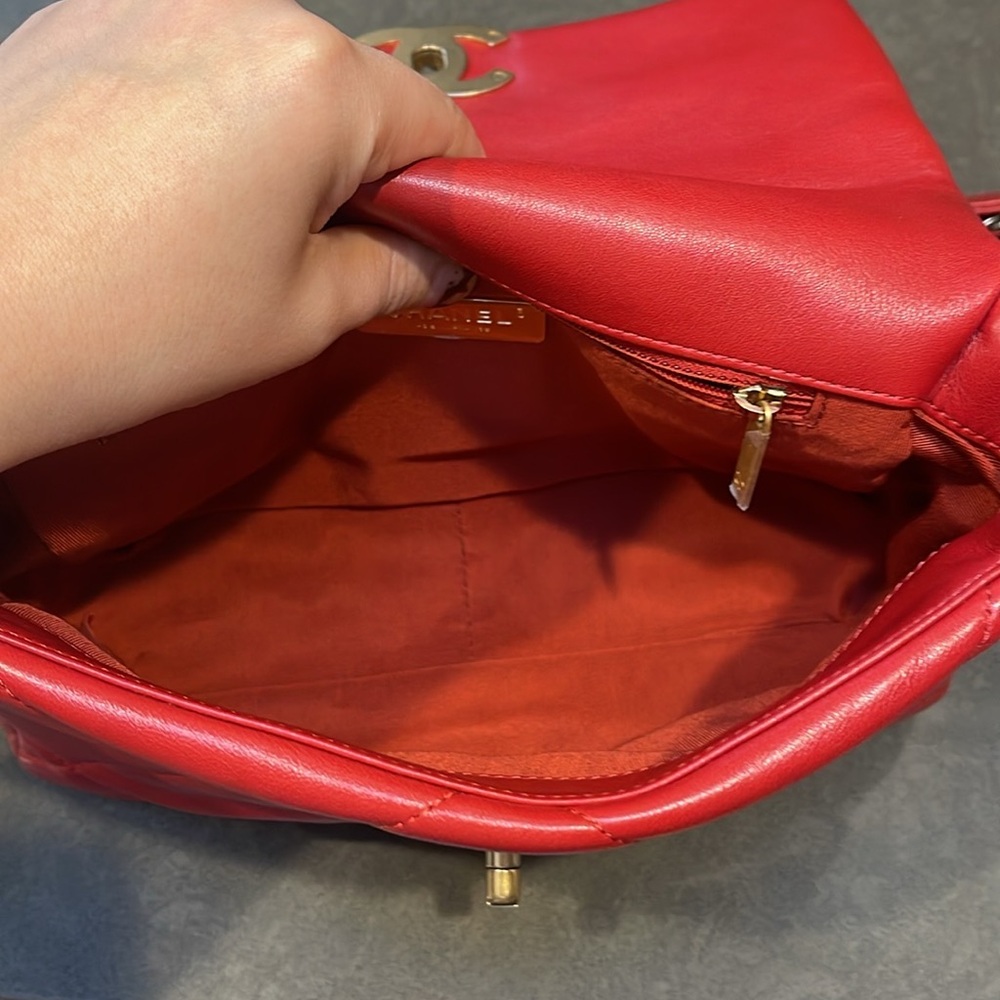 Chanel 19 Small Medium Lambskin Shoulder Bag Red - Picture 4 of 9